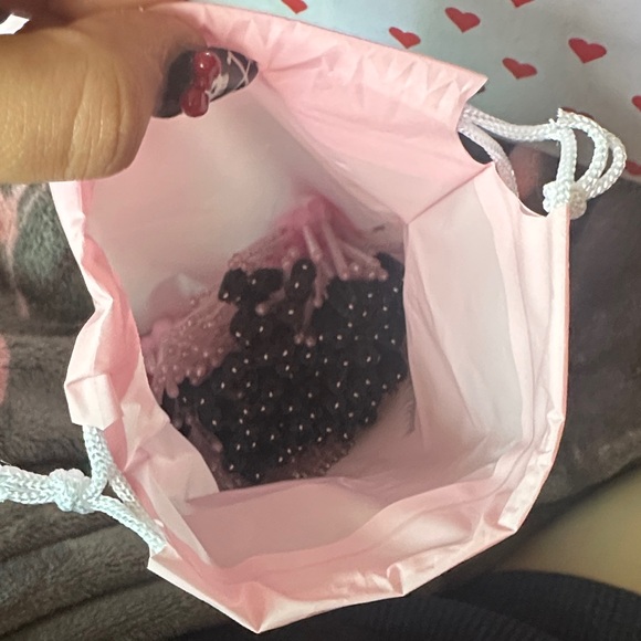 False Eyelash Bundle - Picture 6 of 7